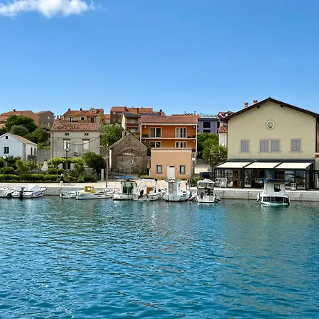 Διαμέρισμα Waterfront Stone House On The Lungomare Promenade 6 Cres