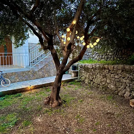 Διαμέρισμα Waterfront Stone House On The Lungomare Promenade 6